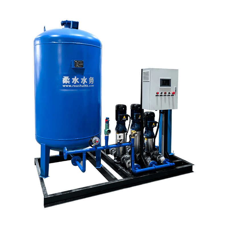 Konstant tryckvattenförsörjningsutrustning med pump och expansionstank