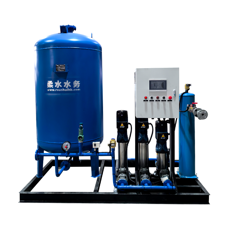 Konstant tryckvattenförsörjningsutrustning med pump och expansionstank